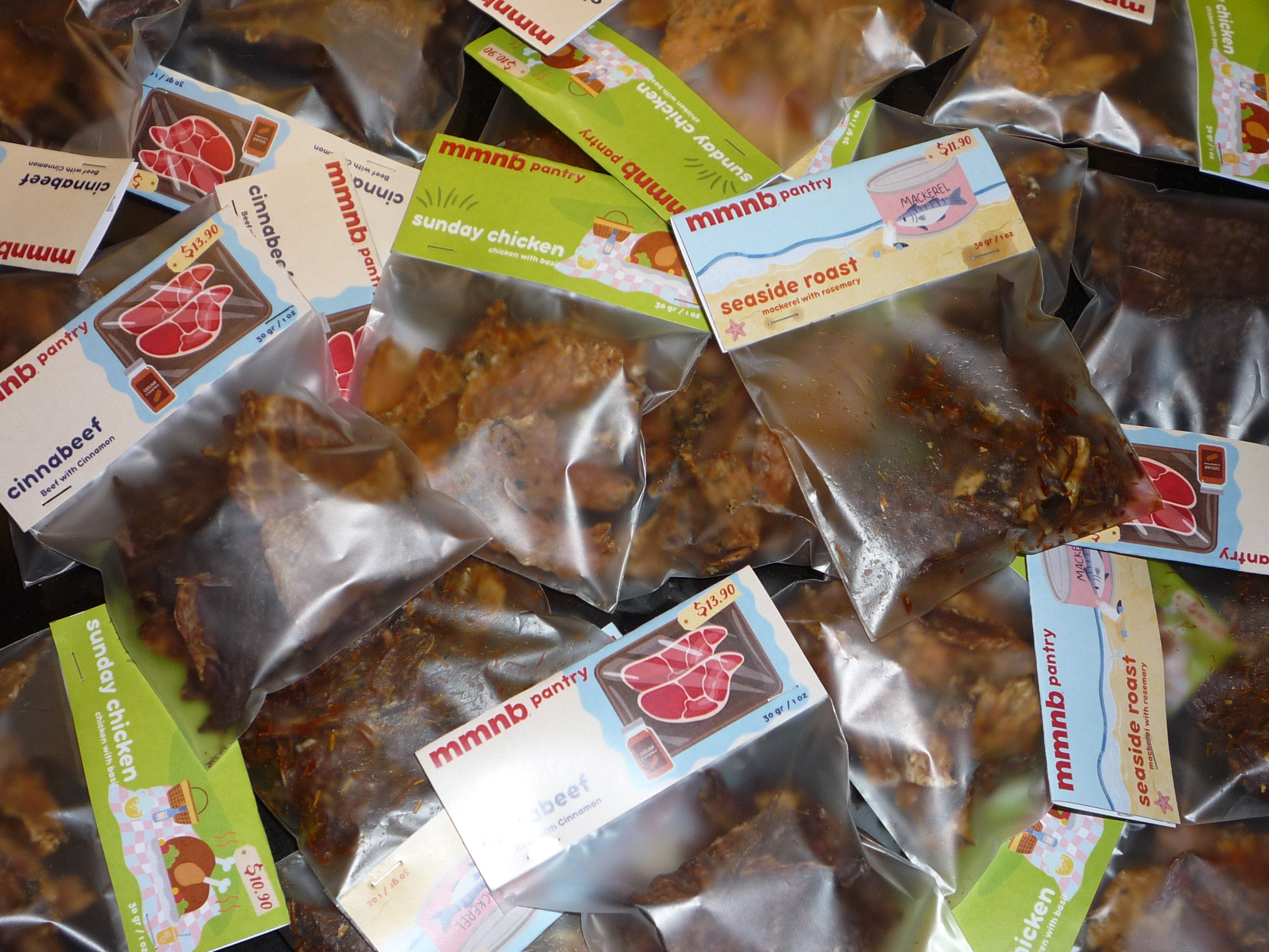 Assorted packets of minced meat with visible branding on a metallic surface.